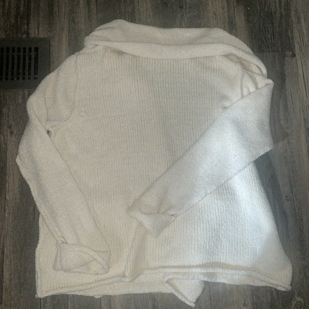 Anthropologie woman’s oversized chunky white sweater small